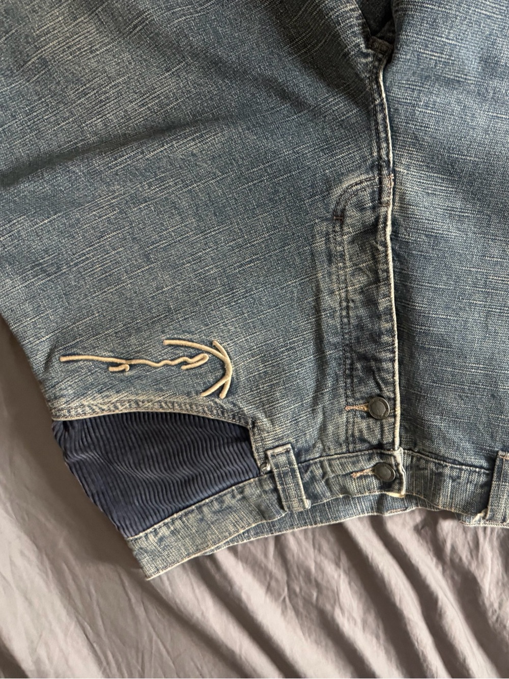 Karl Kani rare 1993 cursive. Kani stiched I on the back pocket
34 runs big - Picture 2 of 7